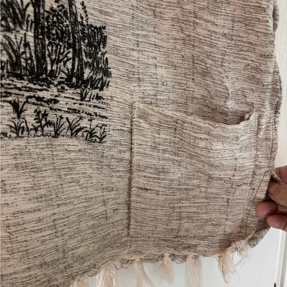 Gray Giraffe Print Woven Top - Picture 4 of 4